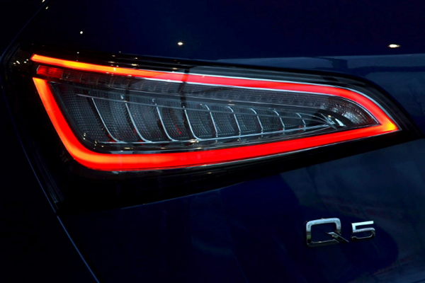Audi 純正 Q5(8R) LED クリア テールランプセット - kraftwoks web shop