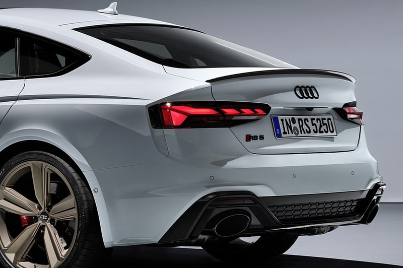 Audi 純正 A5/S5/RS5 Sportback グロス ブラック FourRings リア エンブレム - kraftwoks web
