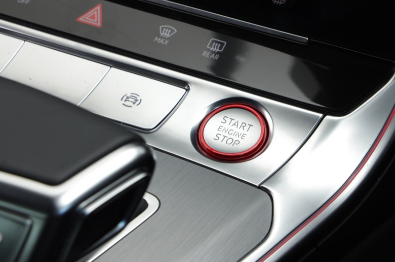 アウディ 純正 A6/S6/RS6(4A/F2/C8) / A7/S7/RS7(4K/F2/C8) レッド